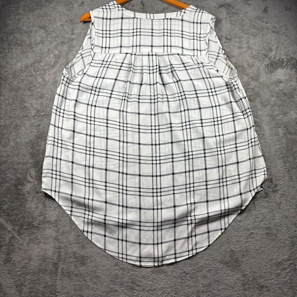 Torrid LOT Sleeveless Tops Tanks Harper Relaxed Fit Plaid Floral Size 2 2X G315 - Picture 3 of 15